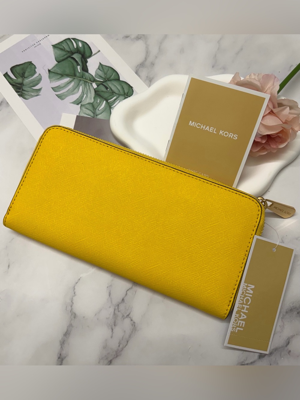 Michael Kors Yellow Saffiano Zip continental Wallet with Gold Logo - Picture 3 of 6